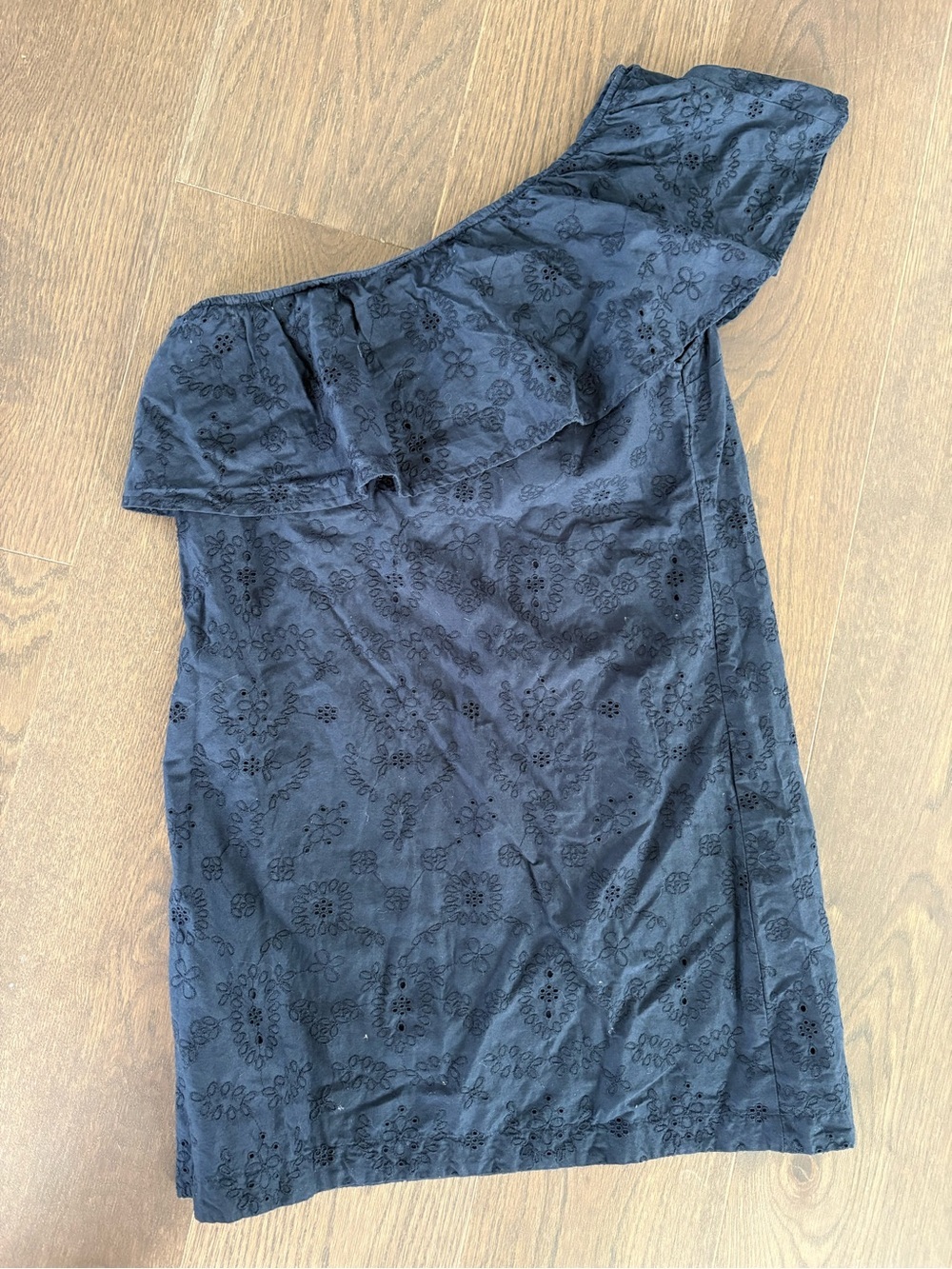 Abercrombie & Fitch Navy One-Shoulder Eyelet Ruffle Dress - Picture 3 of 6